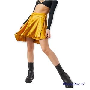 ✨NWT Free People Starstruck Mini Skirt in Gold ✨✨